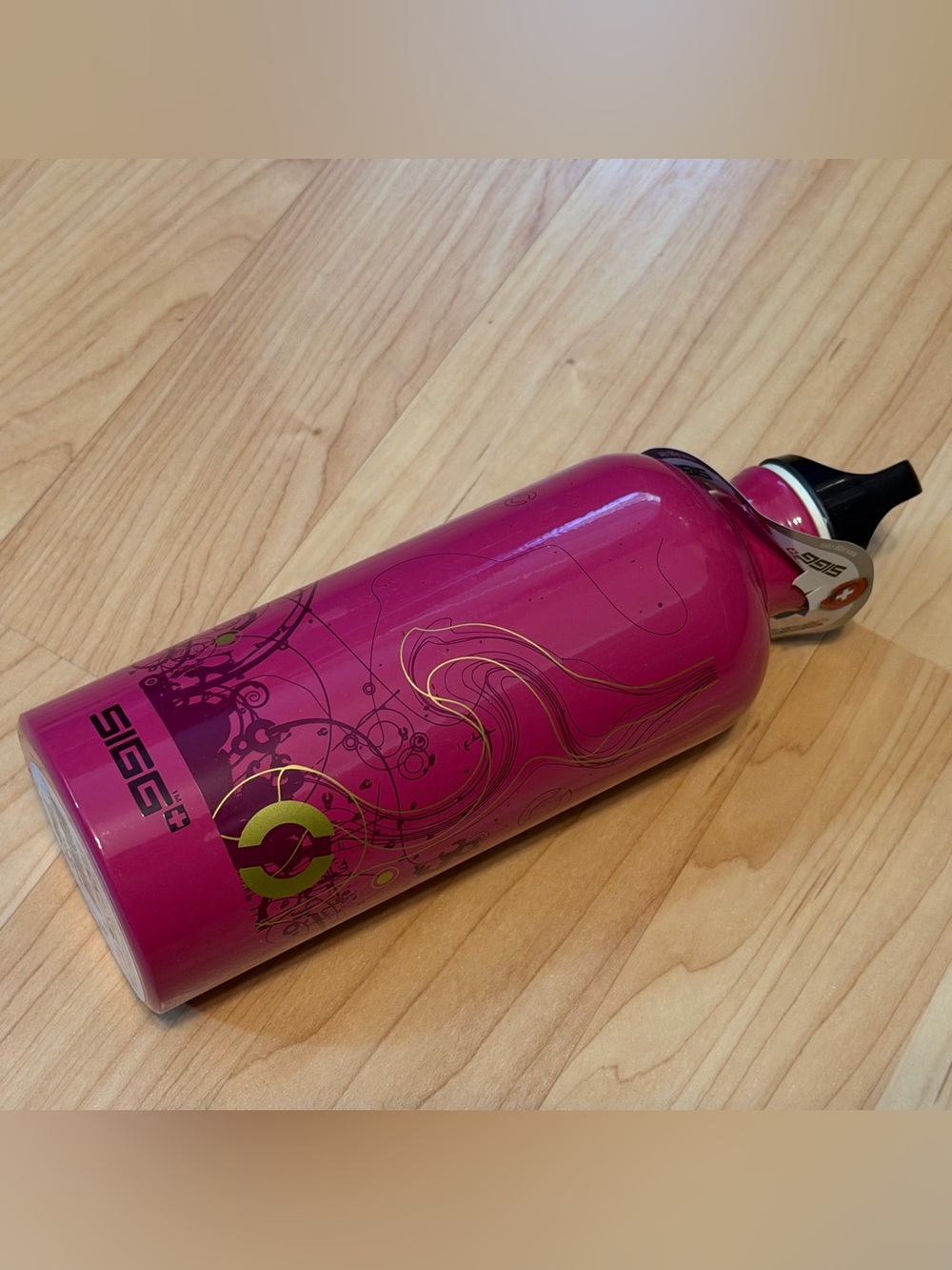 SIGG Switzerland Dancing Flame Pink 0.6 Liter Water Bottle BRAND NEW NWT